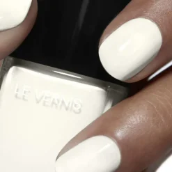 LE VERNIS